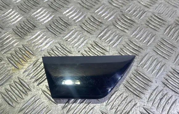 Mercedes-Benz C W204 Front door trim bar A2047200922