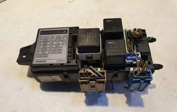 Volvo S40, V40 Fuse box set 30889989