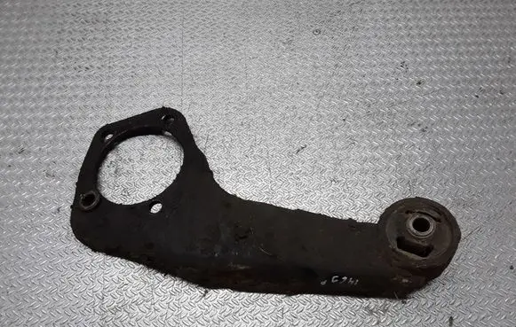 Mitsubishi Pajero Front differential bracket 