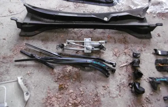 KIA Sportage Front wiper linkage and motor