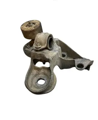 Engine mounting bracket