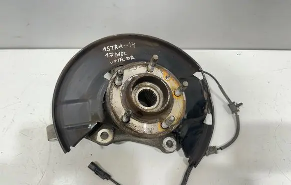 Opel Astra J Front wheel hub 13583479
