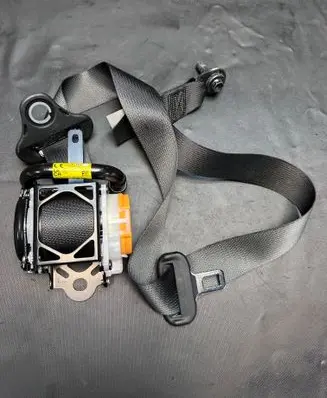 Toyota Hilux VIII Front seatbelt 360010 732200K57 314026199483