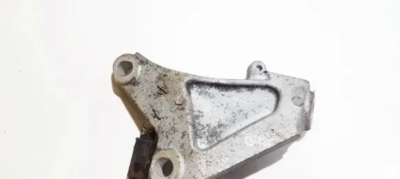 Honda Civic Engine mounting bracket
