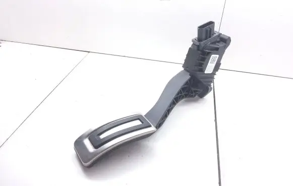 Volkswagen T-Roc Accelerator throttle pedal 5Q1723503J 6PV01062113