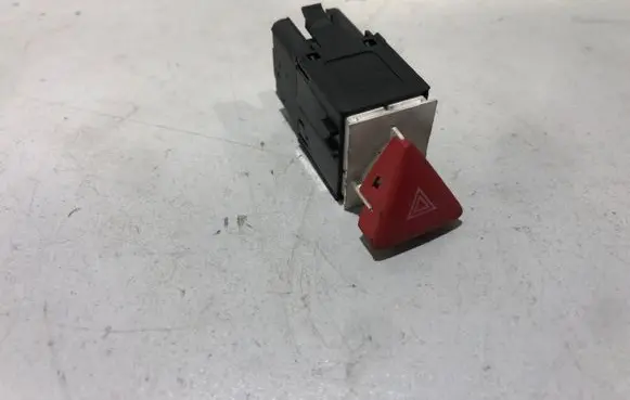 Volkswagen PASSAT B6 Hazard light switch 3C0953509A