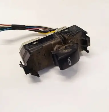 Toyota Corolla Verso E121 Electric window control switch 8403013030