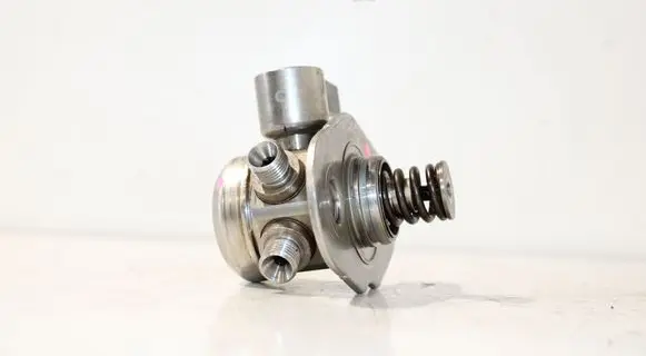 BMW 3 F30 F35 F31 Fuel injection high pressure pump 7584461