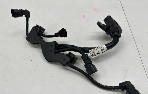 Toyota RAV 4 (XA50) Fuel injector wires 8212633050B