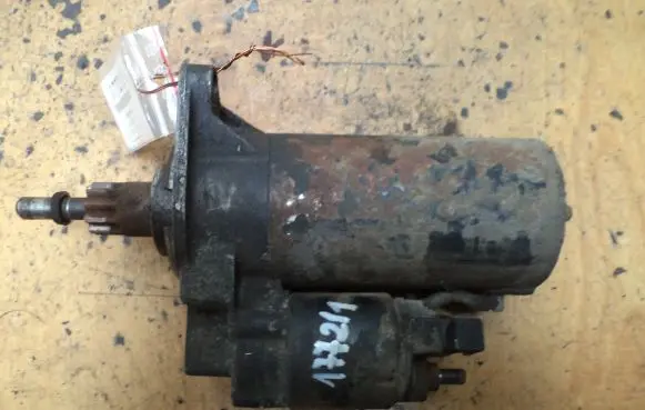 Volkswagen Golf III Starter motor
