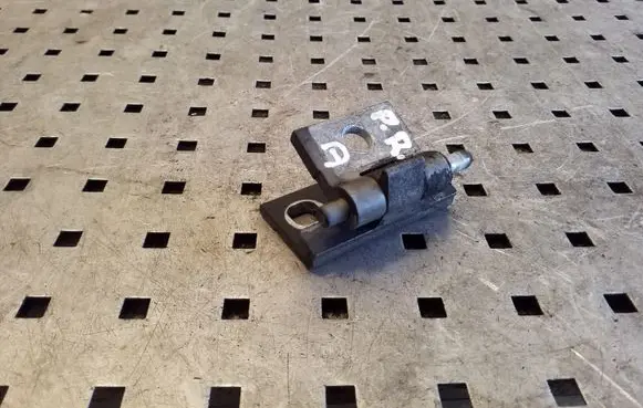 Volvo XC90 Front door lower hinge 
