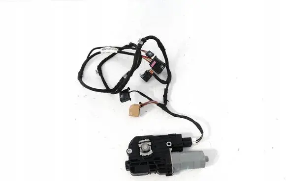 Volkswagen Touran II Electric sunroof installation 5TA877795