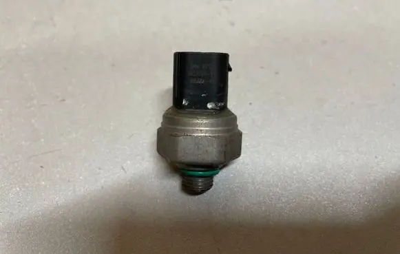 BMW 3 F30 F35 F31 Air conditioning (A/C) pressure sensor 9323658