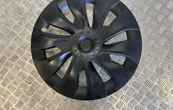 Tesla Model 3 R18 wheel hub/cap/trim 