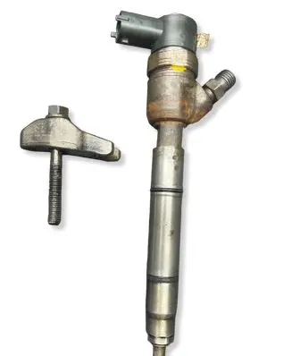 KIA Carens III Fuel injector 338002A800