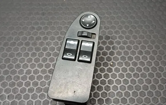 BMW 5 E39 Electric window control switch 8368988