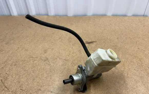 BMW 3 E46 Master brake cylinder 34326750798 6750798 34336785666