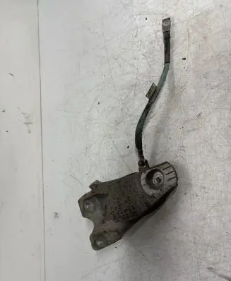 BMW 5 E60 E61 Engine mounting bracket 6770834