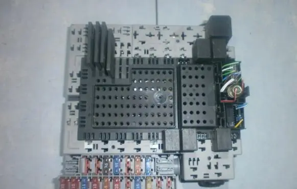 Volvo S80 Fuse box set 8688153 hwpn8645729