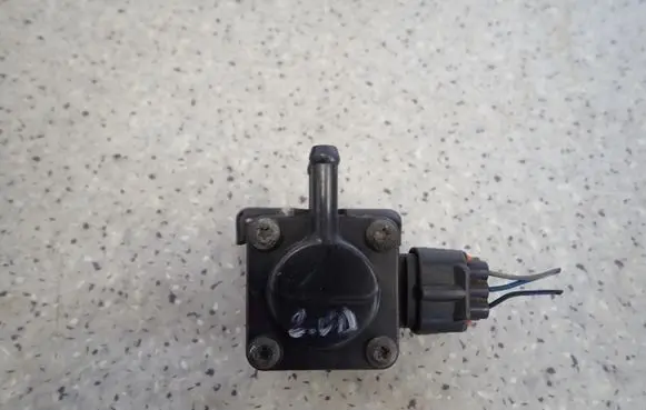Hyundai Tucson JM Reversing light switch sensor 39210-27401