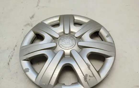 Skoda Fabia Mk2 (5J) R15 wheel hub/cap/trim 5J0601147