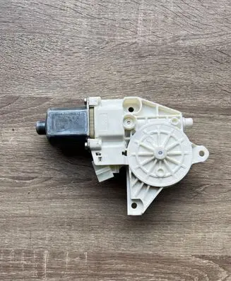 Mercedes-Benz C AMG W204 Rear door window regulator motor 2048200542