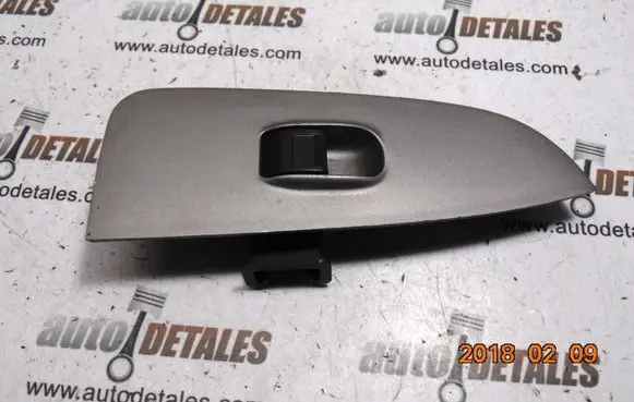 Honda CR-V Electric window control switch 83711SCAAG010M1