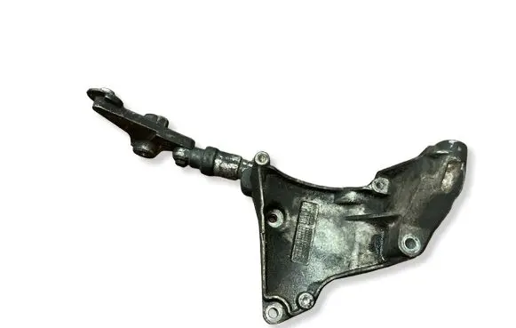 Opel Zafira B Engine mounting bracket 90581529