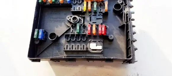 Volkswagen Golf V Fuse box set 1K0937125 0-1718130-1