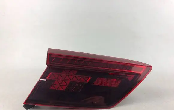 Volkswagen Tiguan Tailgate rear/tail lights 5NA945307E