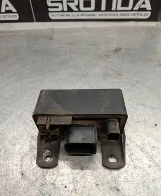 Mercedes-Benz E W211 Glow plug pre-heat relay 0285454032