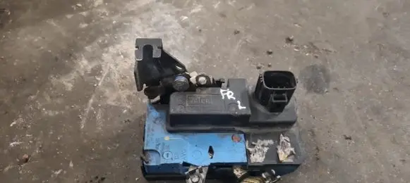 Volvo V70 Front door lock