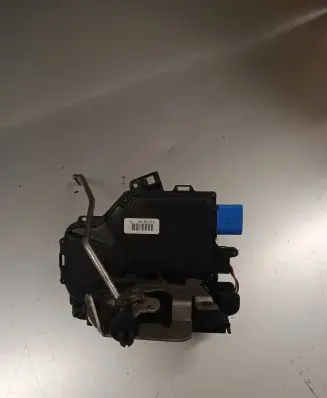 Audi A8 S8 D3 4E Front door lock 4E1837016