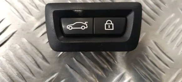 BMW 5 G30 G31 G38 Tailgate/boot open switch button 9275121