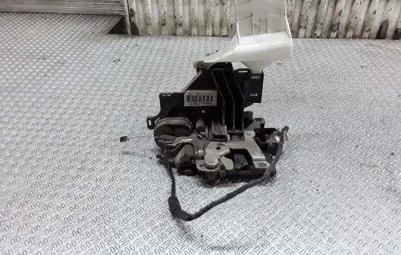 Volkswagen Caddy Front door lock 3B1837016