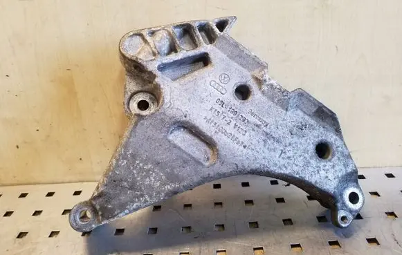 Skoda Octavia Mk2 (1Z) Engine mounting bracket 03L199207