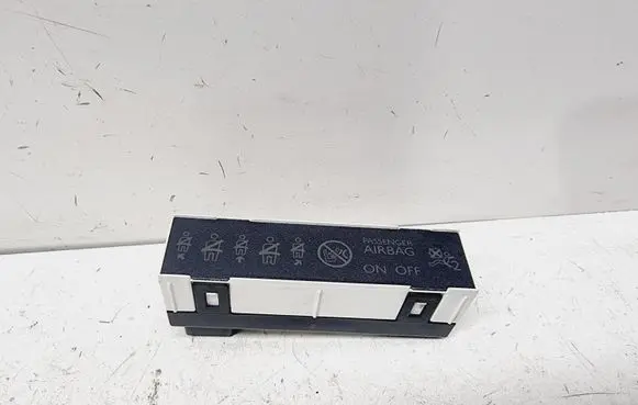 Peugeot 308 Passenger airbag on/off switch 9807496180