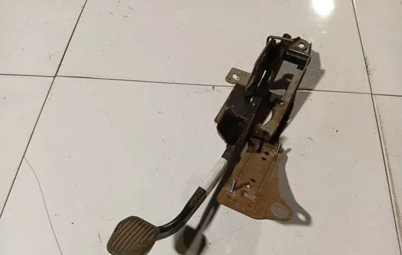 Ford Focus C-MAX Brake pedal 3M512467AH 3M51-2467-AH