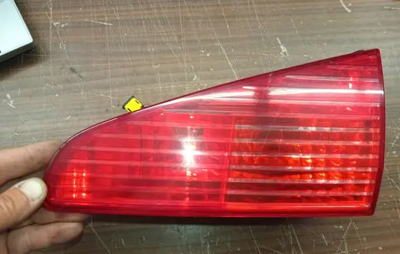 Tailgate rear/tail lights