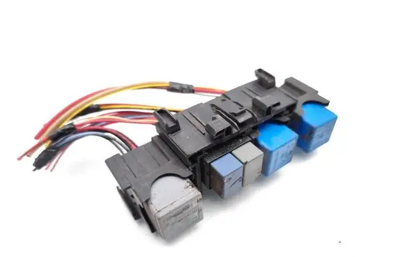 Opel Vivaro Fuse module 93452805 678835916R