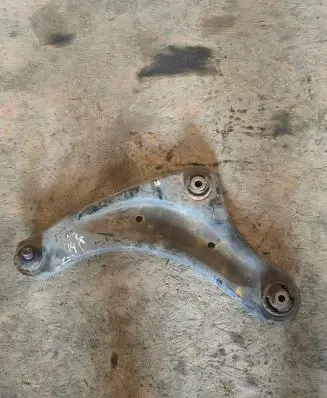 Nissan Juke I F15 Front lower control arm/wishbone