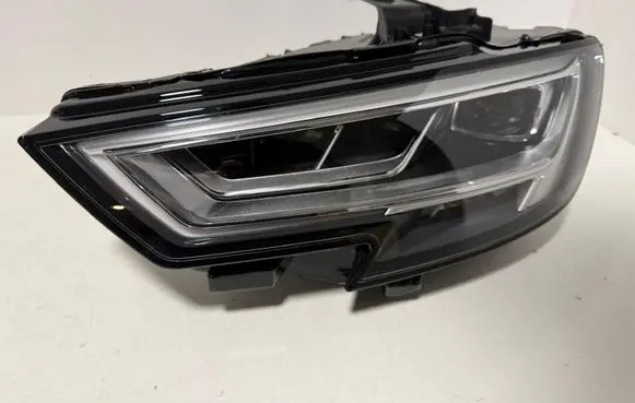 Audi A3 S3 8V Headlight/headlamp 8V0941033C
