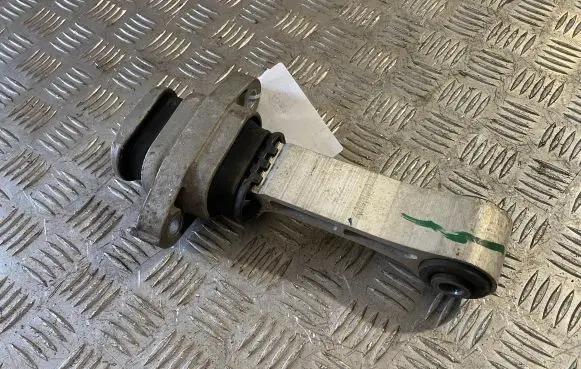 Hyundai Tucson IV NX4 Engine mount bracket
