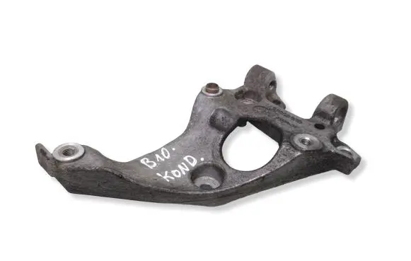 Peugeot 308 A/C compressor mount bracket 9672950980