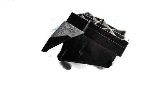 Audi A8 S8 D3 4E Engine mounting bracket 077260885N