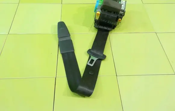 Audi A4 S4 B8 8K Front seatbelt 8K1857705J XP252