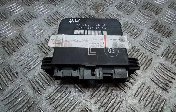 Mercedes-Benz E W210 Door control unit/module 2108207526