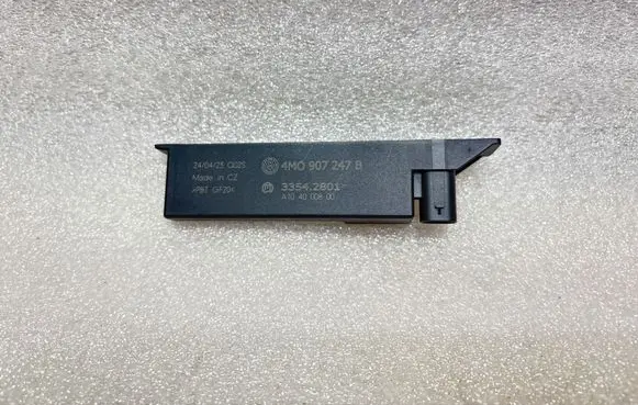 Audi Q3 F3 Keyless system antenna 4M0907247B 33542801 A104000800