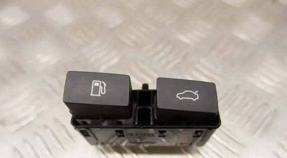 Lexus ES 300h (7th Gen) A set of switches 8484033140