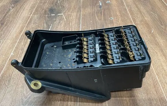 Mercedes-Benz 190 W201 Fuse box set 2015400450